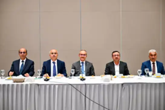 Malatya'da iş dünyasıyla ekonomik kalkınma toplantısı