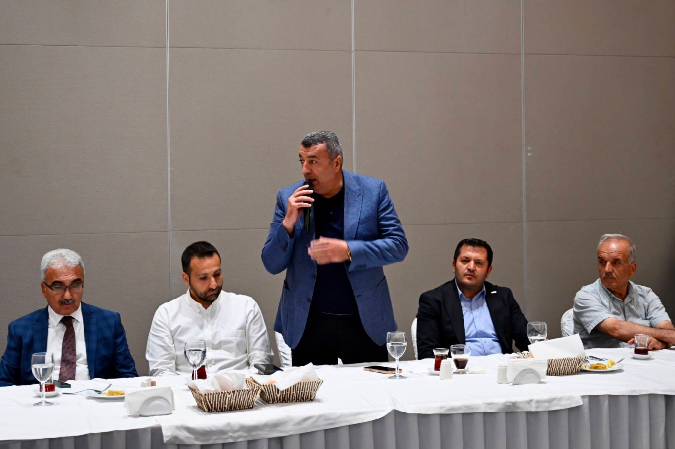 Malatya'da iş dünyasıyla ekonomik kalkınma toplantısı