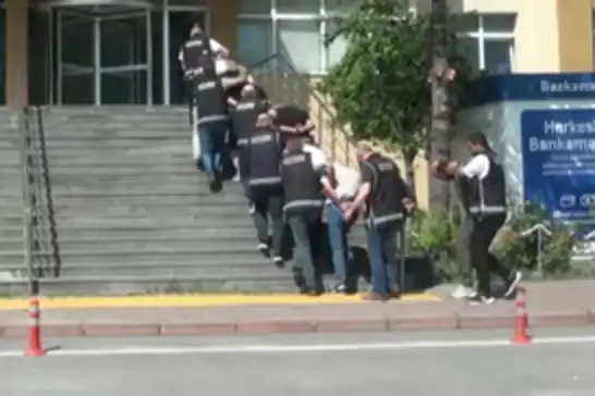 Yapay zekayla ehliyet sınavı dolandırıcılığına 6 ilde operasyon