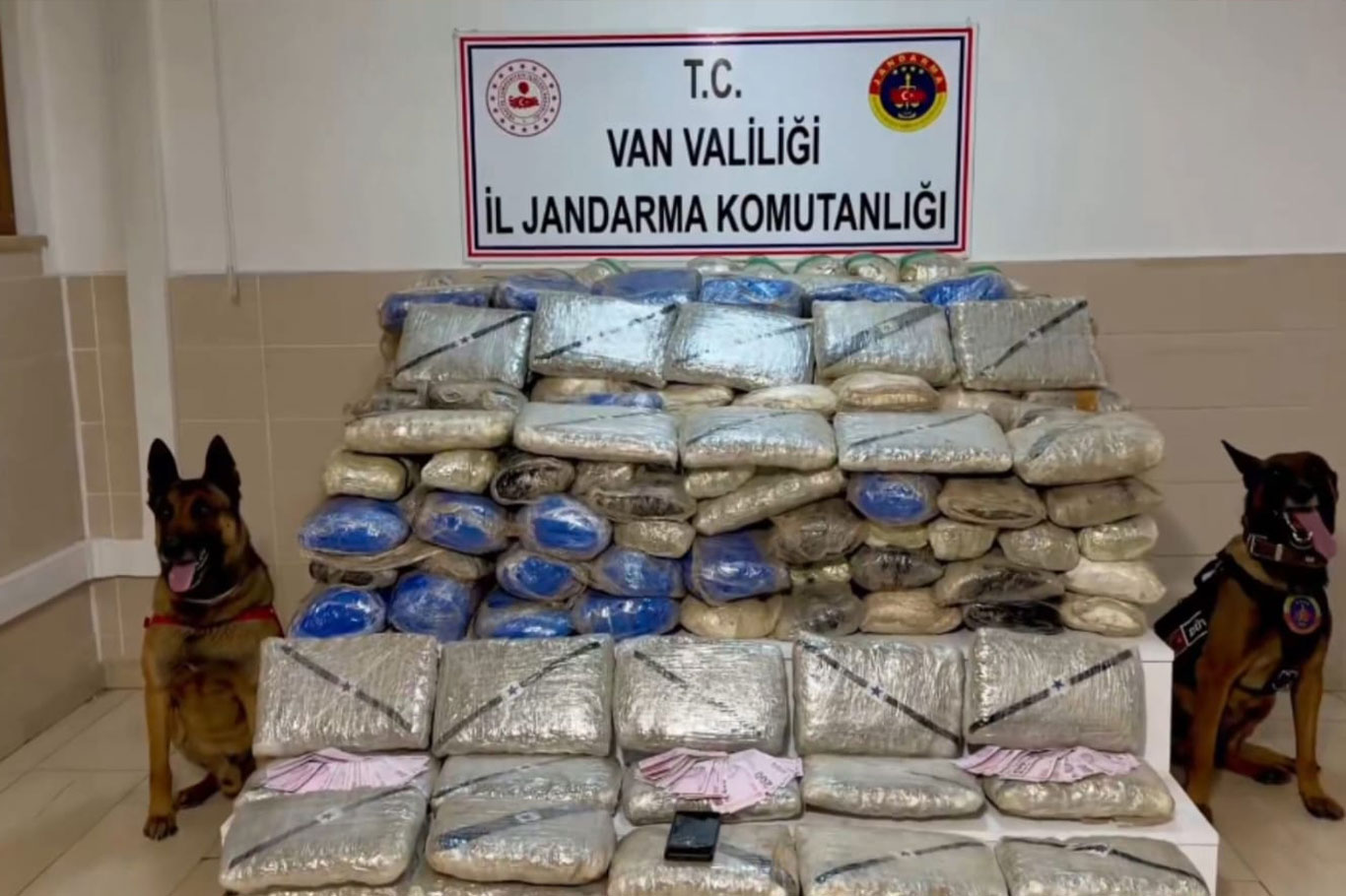 Van'da durdurulan tırdan 333 kilo uyuşturucu çıktı!
