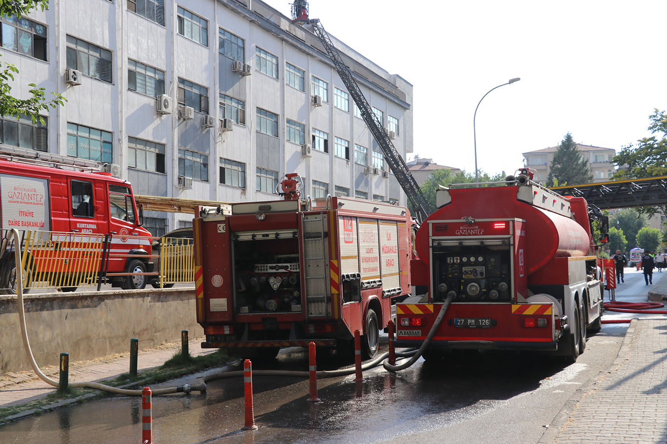 Gaziantep'te Halı Sarayı İş Merkezi'nde yangın