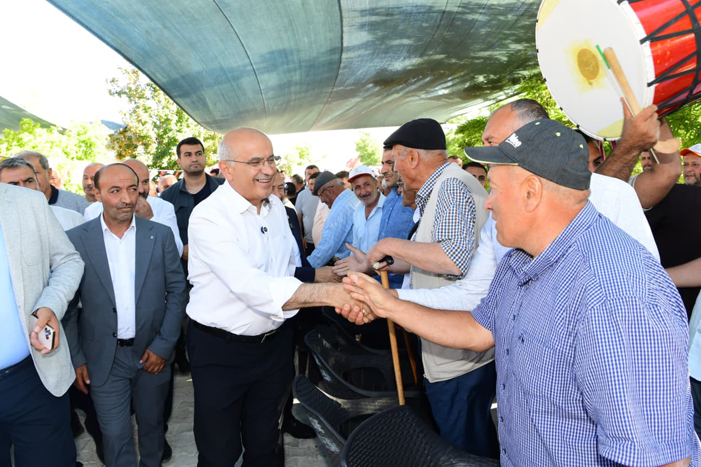 Büyükşehir Belediye Başkanı Er: Konteynerler kalkınca depremin esamesi görülmeyecek