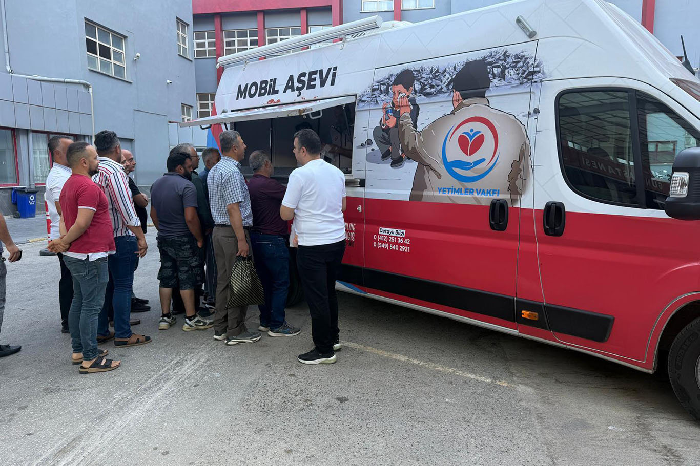 Gaziantep Yetimler Vakfı'ndan hasta yakınlarına kahvaltı ikramı
