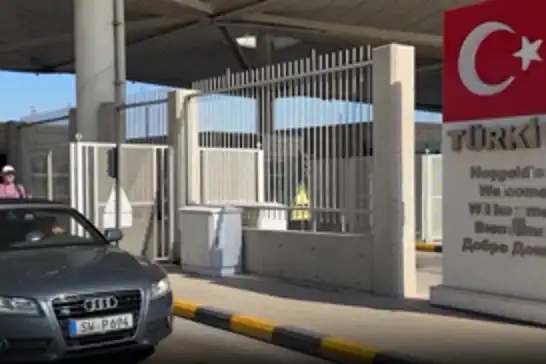 تركيا تعلن تسهيلات جديدة لاستخدام المركبات ذات اللوحات الأجنبية