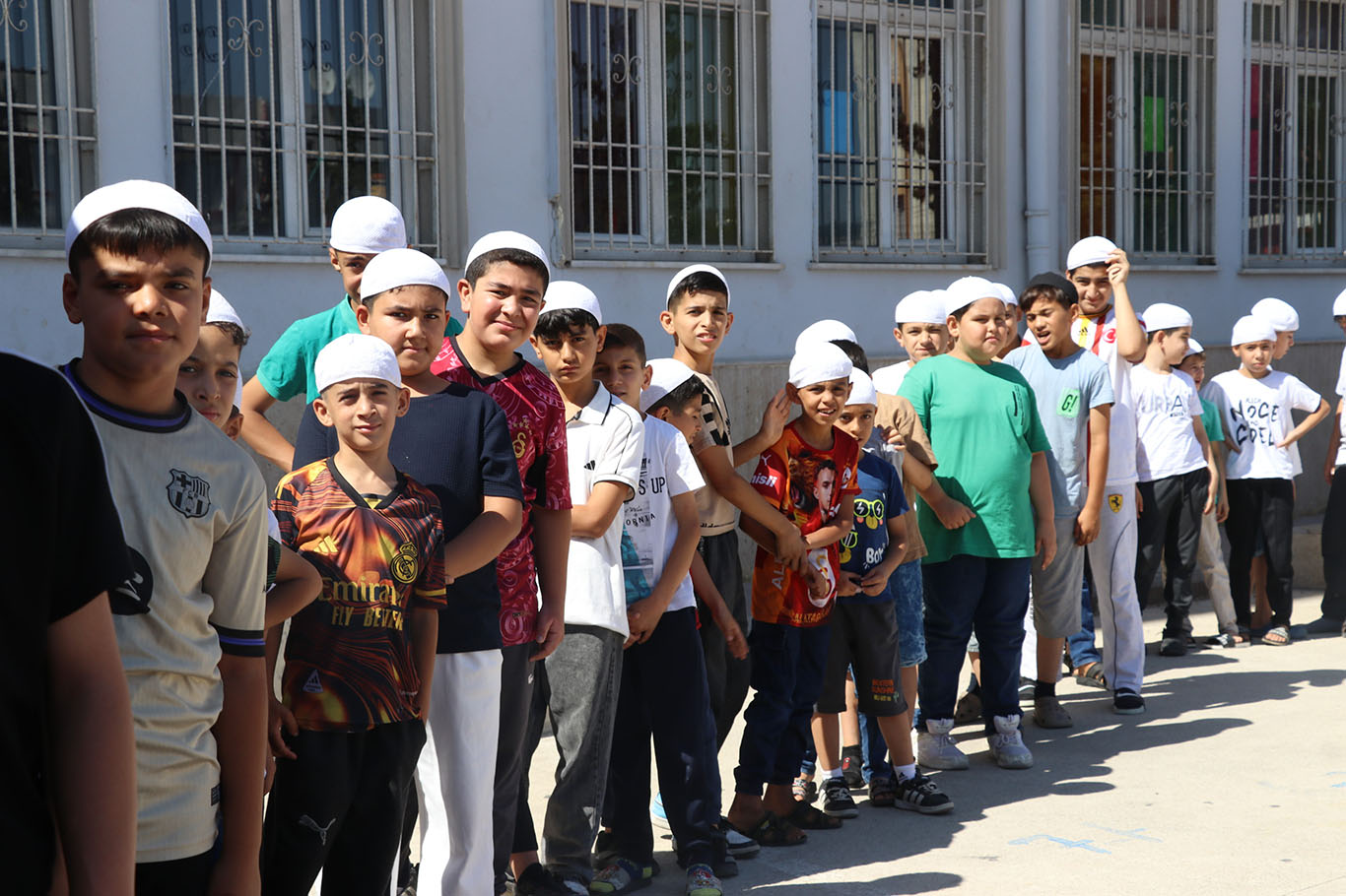 Gaziantep Yetimler Vakfı'ndan Kur'an kursu öğrencilerine dondurma ikramı