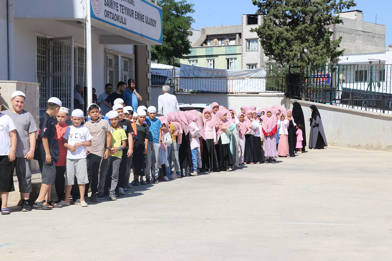 Gaziantep Yetimler Vakfı'ndan Kur'an kursu öğrencilerine dondurma ikramı