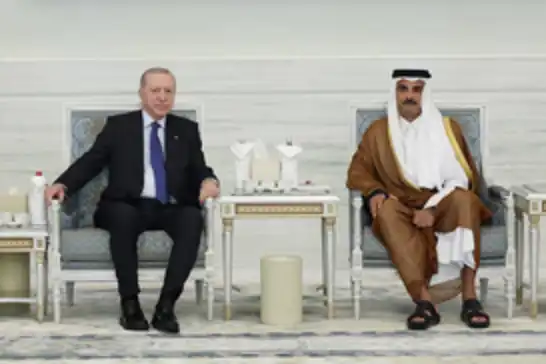 الرئيس أردوغان يصل إلى قطر لتقديم التعازي بوفاة أميرها السابق