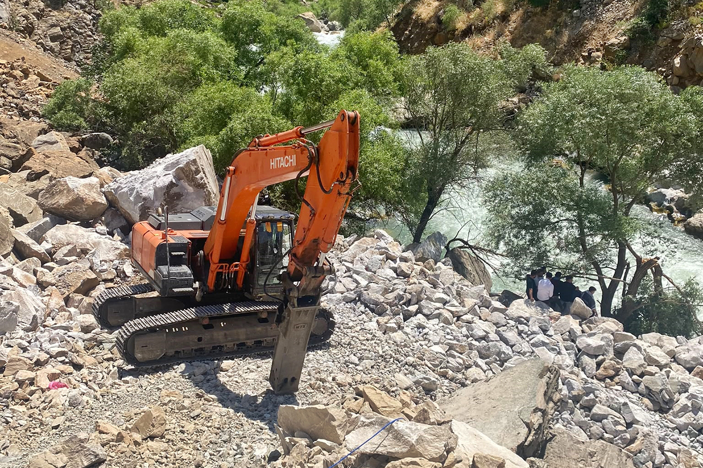 Habur Çayı'nda akıntıya kapılarak kaybolan genci arama çalışmaları devam ediyor