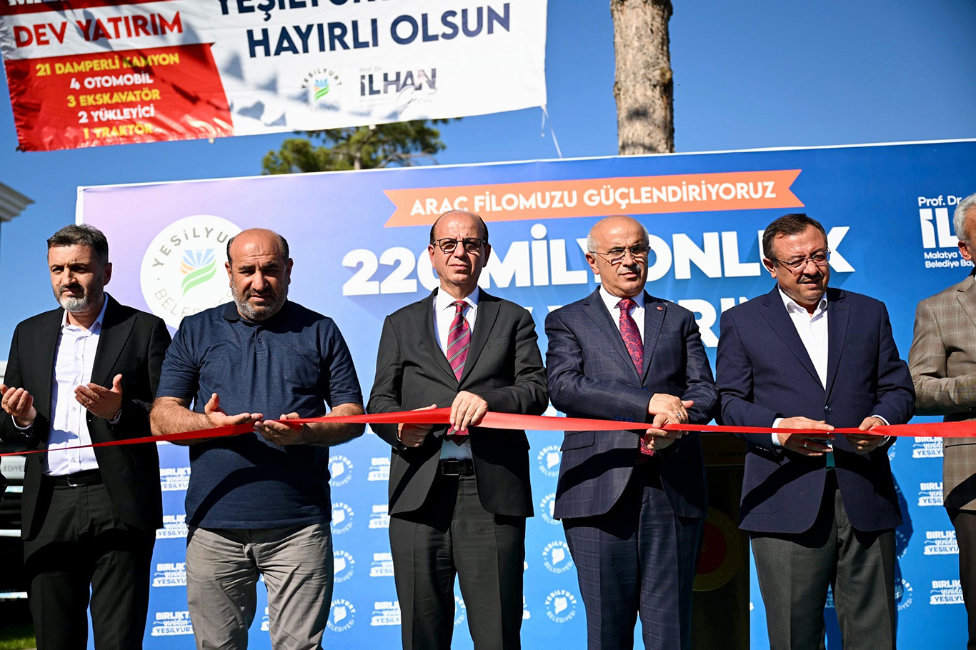 Yeşilyurt Belediyesi araç filosunu yeni iş makinalarıyla güçlendirdi