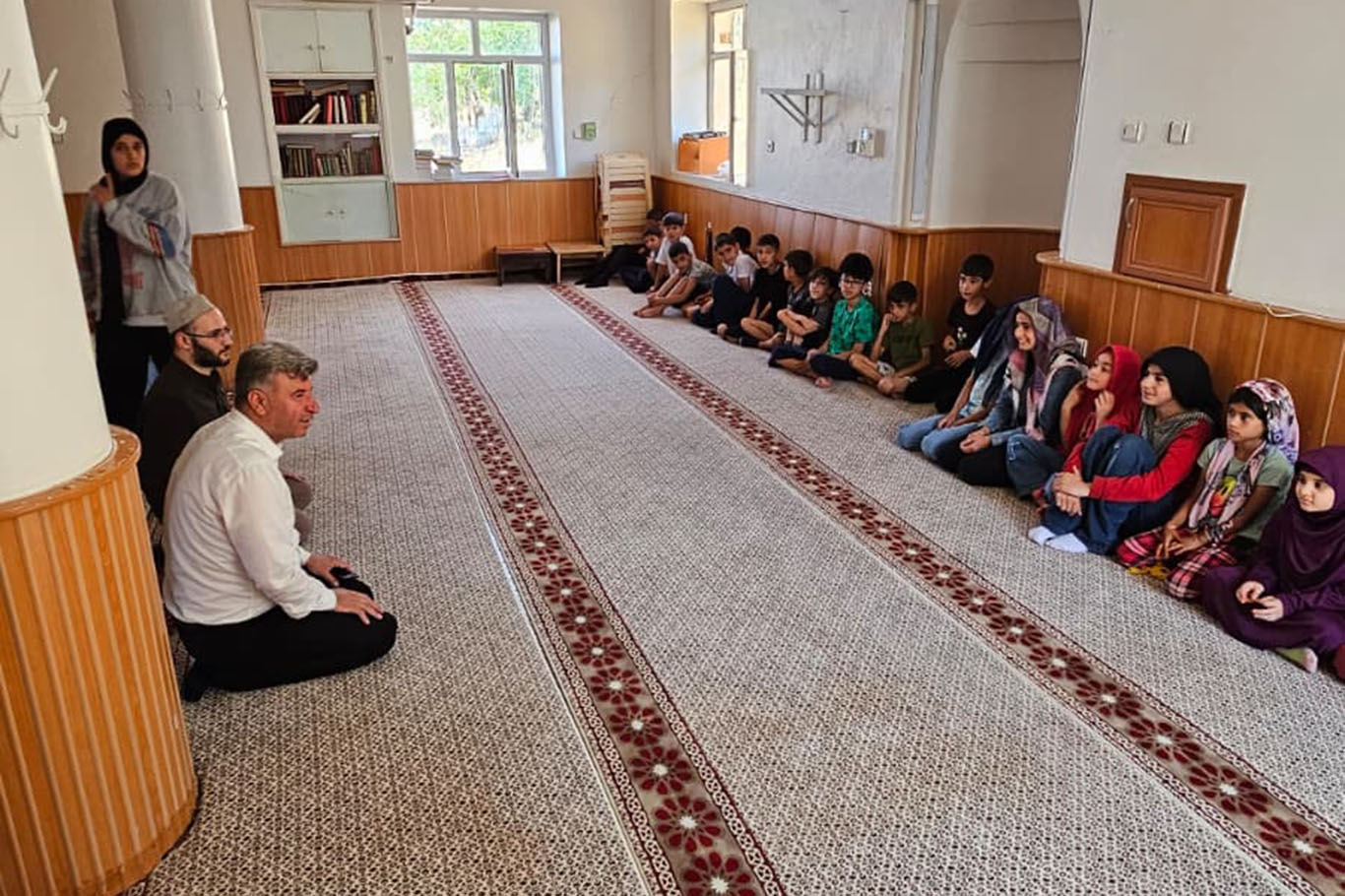Belediye Başkanı Özhan, çocuklara eğitimin ve okumanın önemini anlattı
