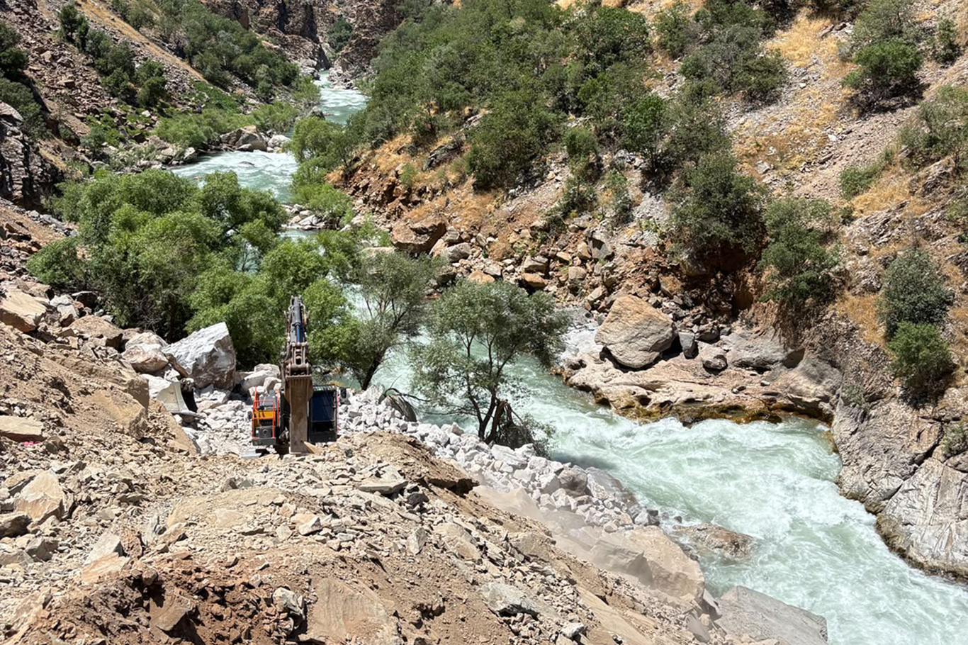 Habur-2 Çayı'nda kaybolan genci arama çalışmaları sınır ötesine taşındı