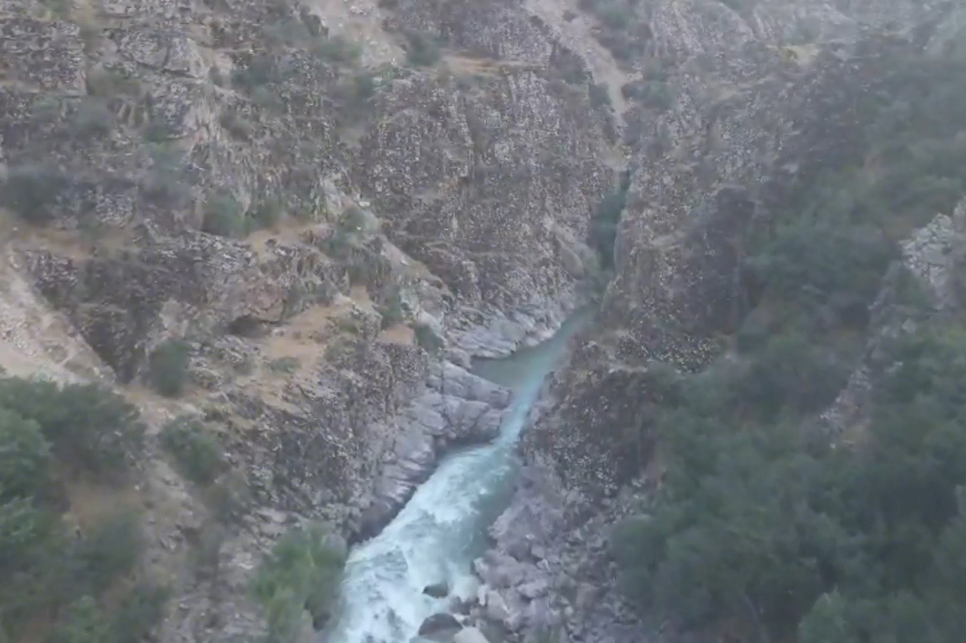 Habur-2 Çayı'nda kaybolan genci arama çalışmaları sınır ötesine taşındı
