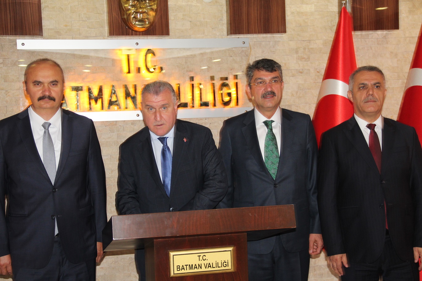 Gençlik ve Spor Bakanı Osman Aşkın Bak, Batman'a geldi