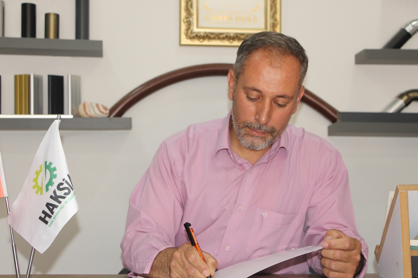 HAKSİAD Artuklu İlçe Başkanı Saka: Yüksek faiz oranları piyasada ciddi bir durgunluğa neden oluyorHAKSİAD Artuklu İlçe Başkanı Saka: Yüksek faiz oranları piyasada ciddi bir durgunluğa neden oluyor