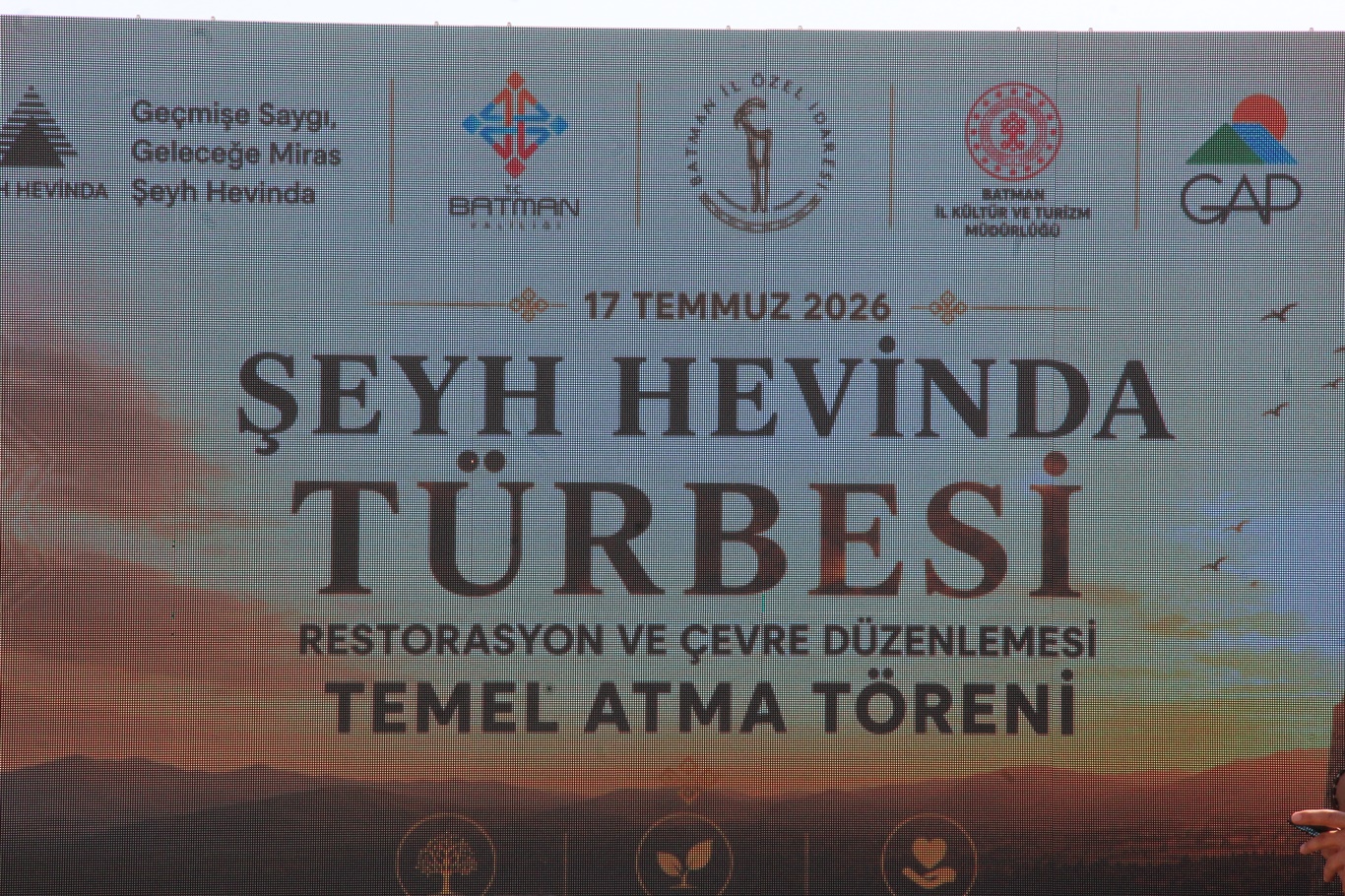 Bakan Bak, Şeyh Hevînda Ziyaretgâhı restorasyonu için düzenlenen çivi çakma törenine katıldı