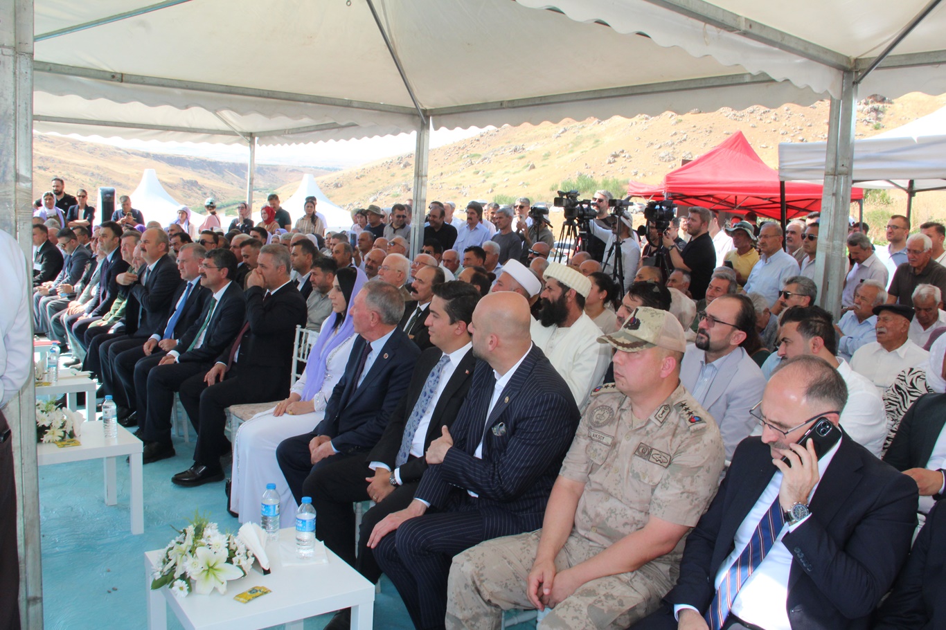 Bakan Bak, Şeyh Hevînda Ziyaretgâhı restorasyonu için düzenlenen çivi çakma törenine katıldı