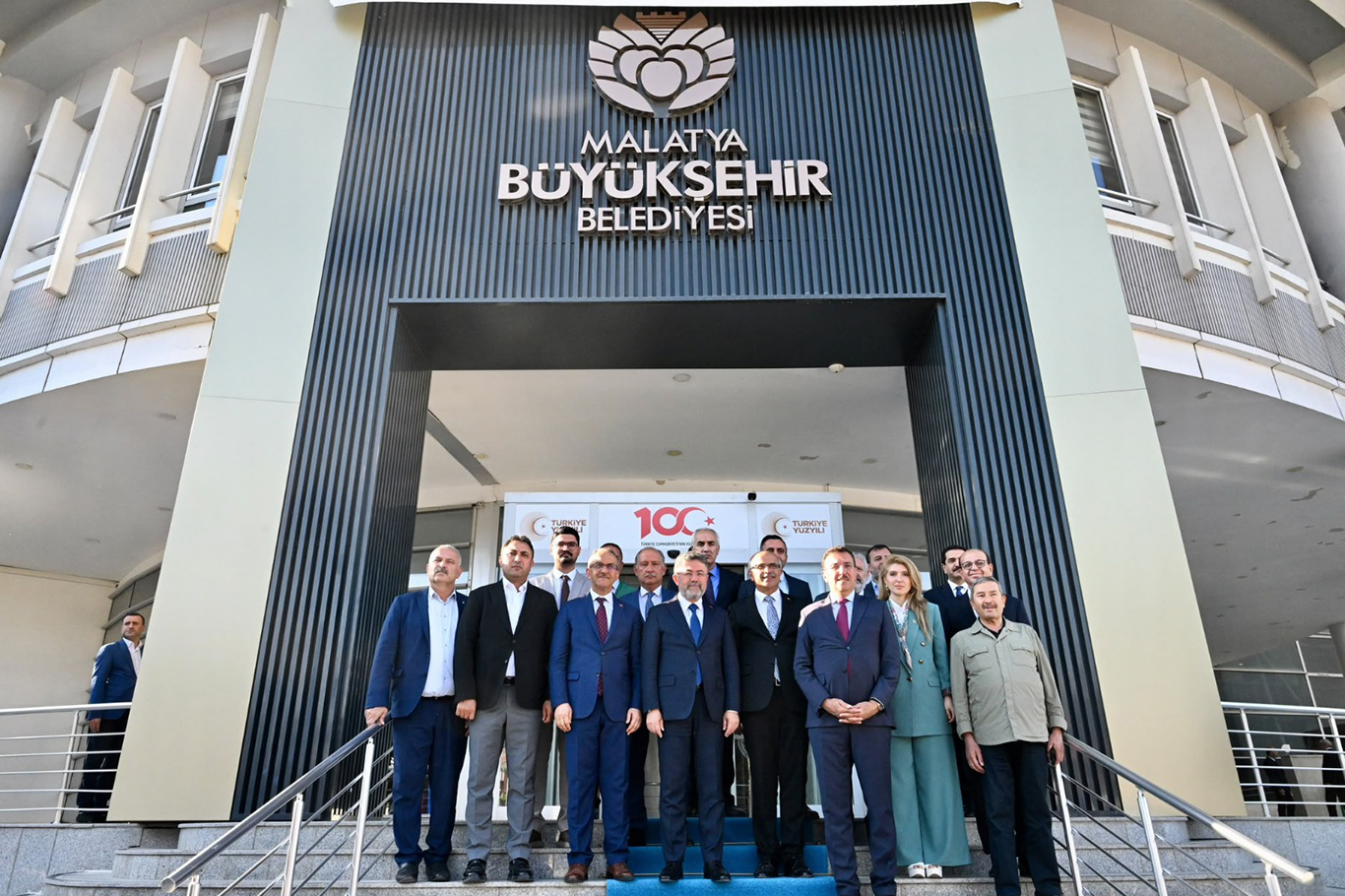 Bakan Yumaklı'dan Malatya Büyükşehir Belediyesine ziyaret 