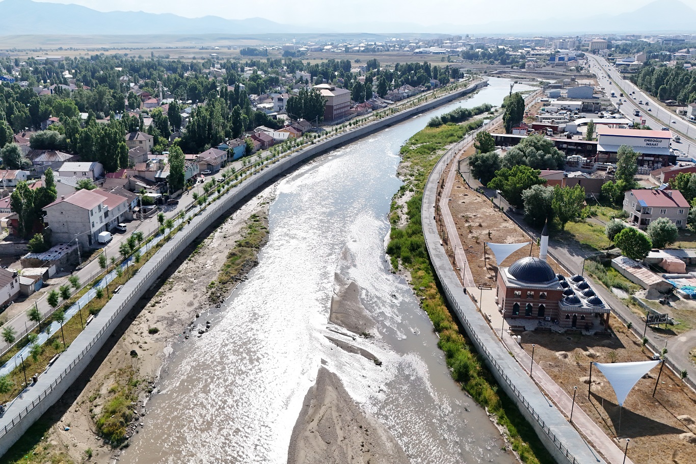 Ağrılı vatandaşlar, 205 milyon TL’lik dev projenin kaderine terk edilmesine tepkili