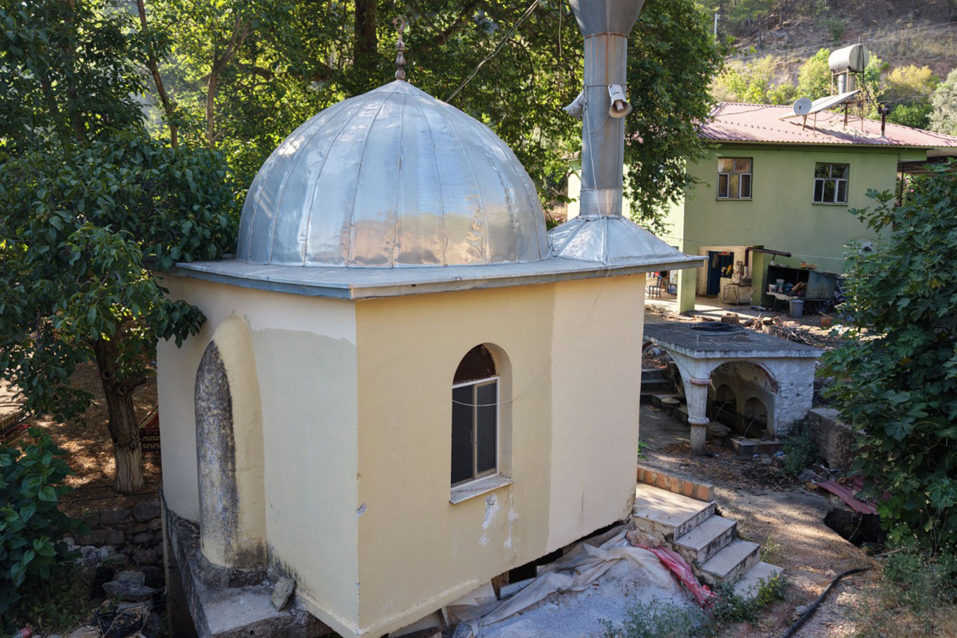 Anamur'daki 9 metrekarelik cami yolcuların uğrak noktası