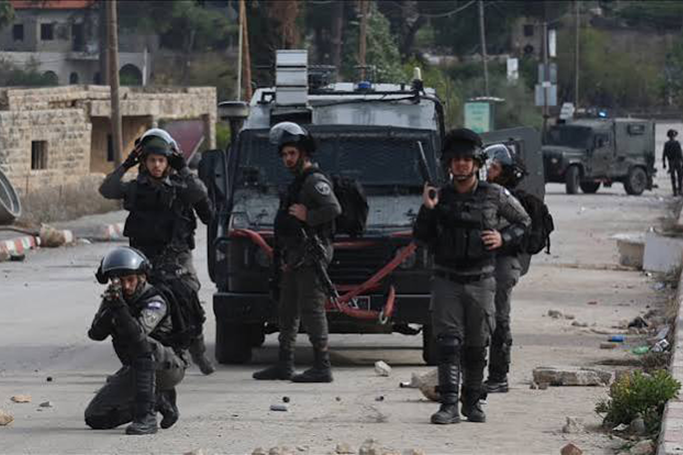 هەڵکوتانی سەربازان و نیشتەجێبووە داگیرکەرەکان بۆ سەر ناوچە جیاوازەکانی کەناری ڕۆژئاوا