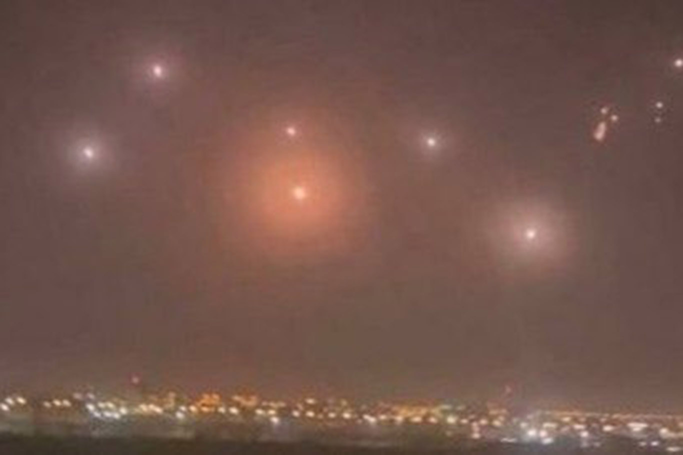 ABD yedinci gece de saldırılarını devam ettirirken İran’dan Kuveyt’teki hedeflere misilleme gecikmedi