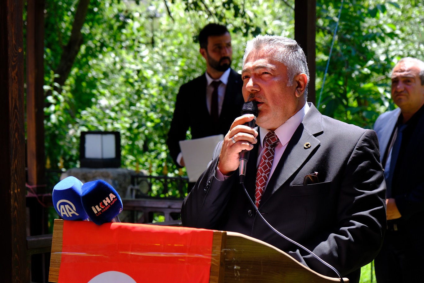 Sündüs Katliamı’nın 33’üncü yılında şehitler kabirleri başında anıldı