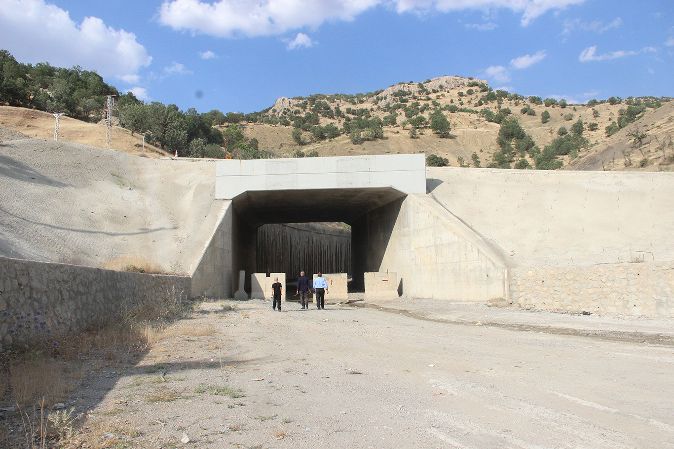 HÜDA PAR’DAN 13 YILDIR BİTMEYEN ŞIRNAK-VAN YOLU İÇİN YETKİLİLERE ÇAĞRI