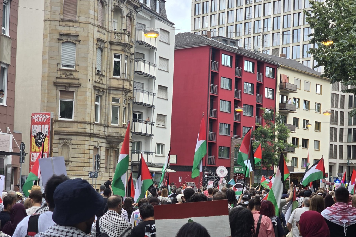 Thousands rally in Frankfurt in powerful show of solidarity with Gaza