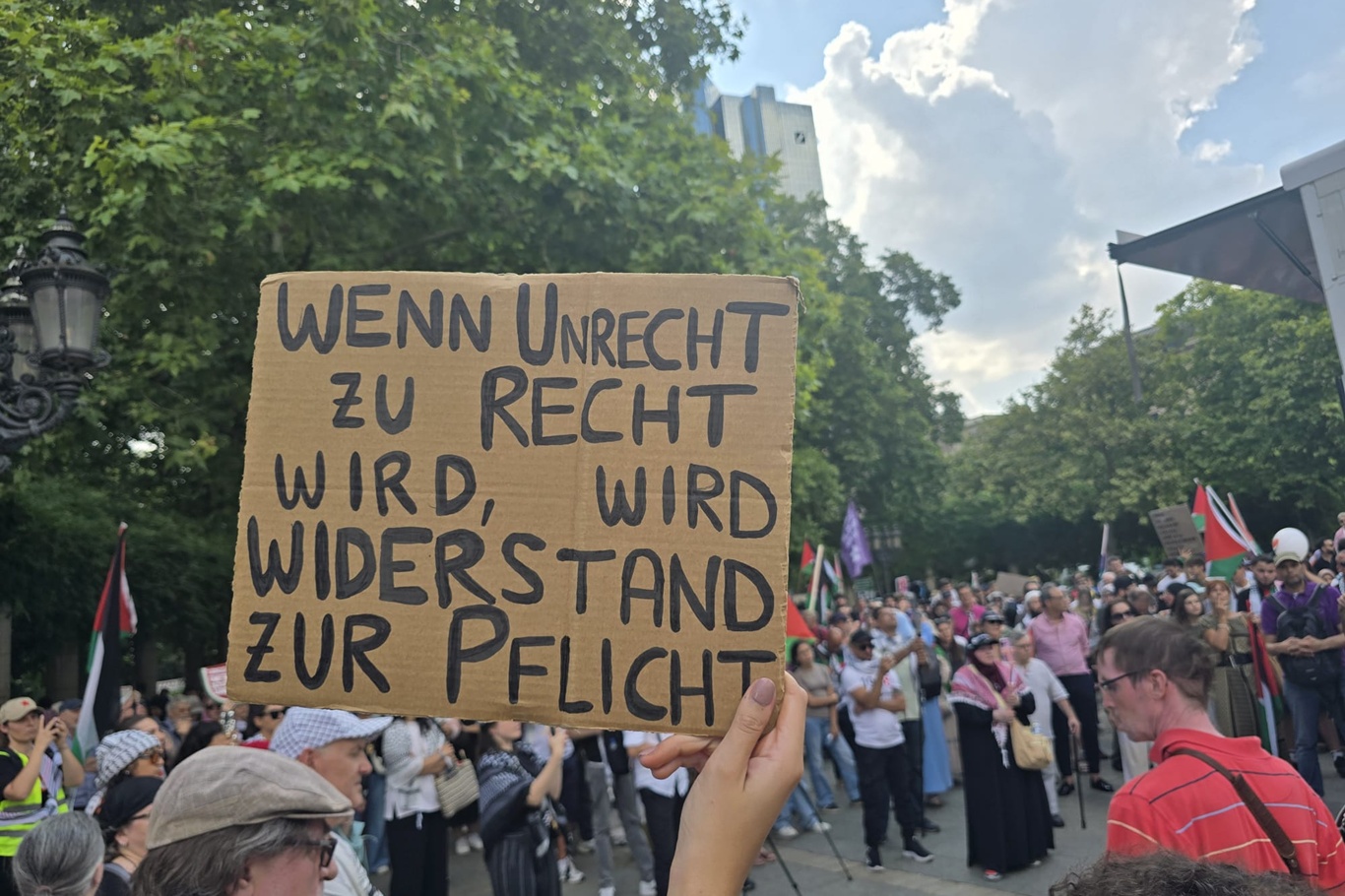 Thousands rally in Frankfurt in powerful show of solidarity with Gaza
