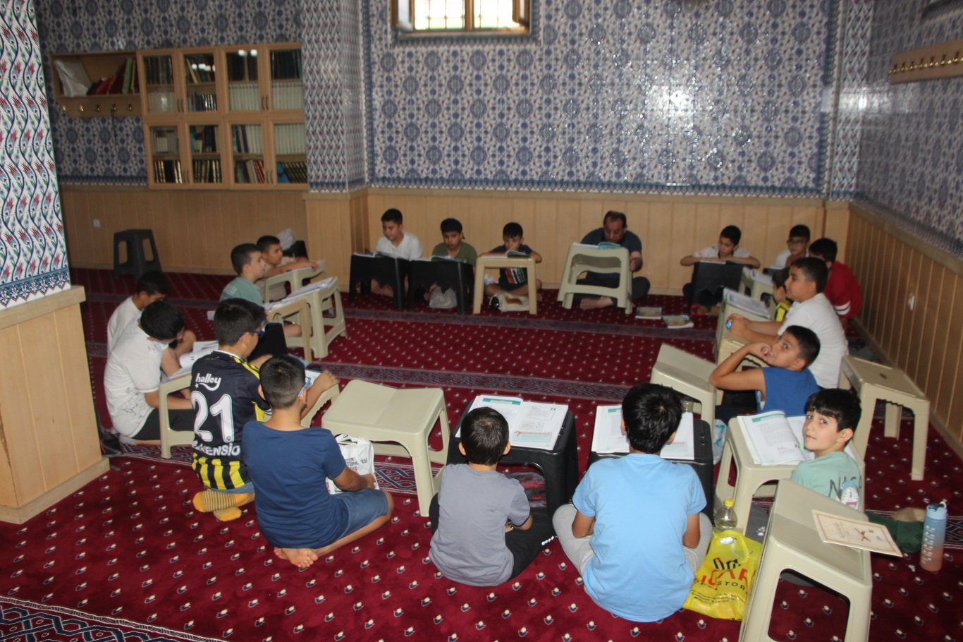 Kur’an kursuna giden çocuklar: Camide bulunmak bize huzur ve mutluluk veriyor