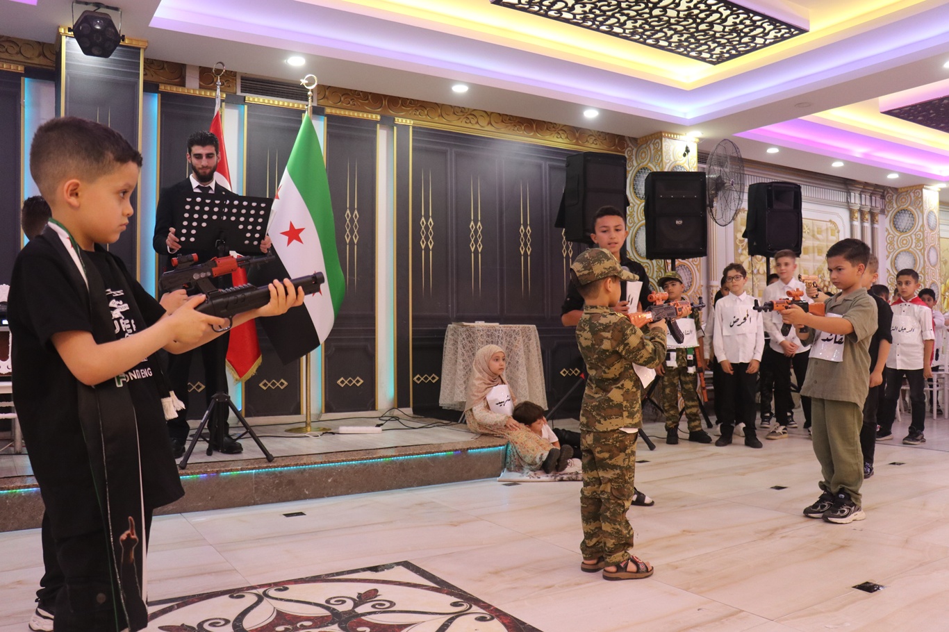 Muhacir çocuklar gurbette de Kur'an öğrenmekten geri durmuyor