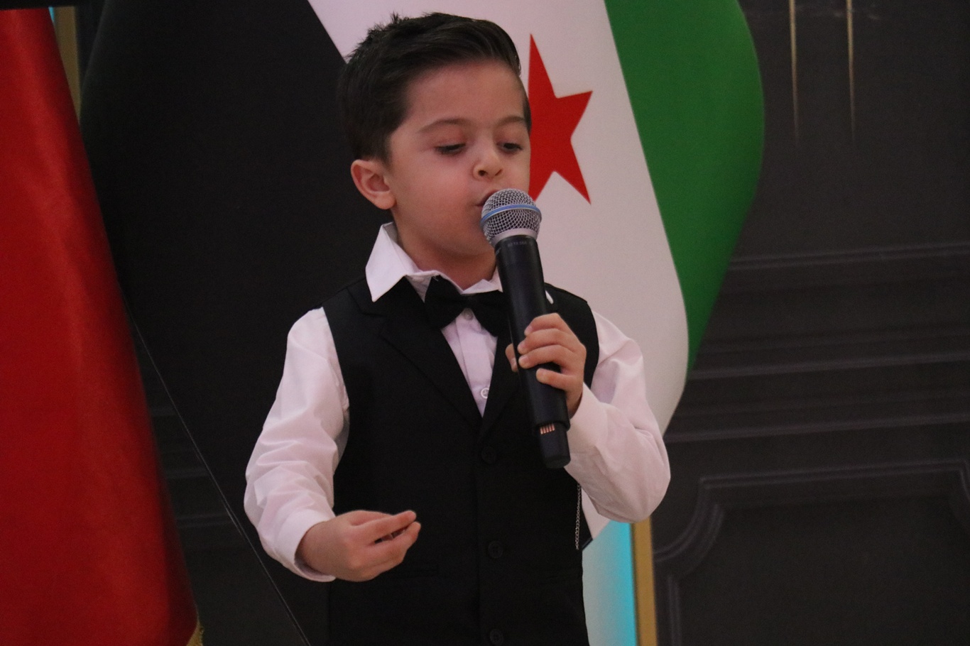 Muhacir çocuklar gurbette de Kur'an öğrenmekten geri durmuyor