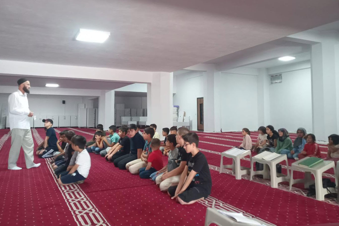 Yaz Kur'an kurslarında öğrencilere rehberlik seminerleri