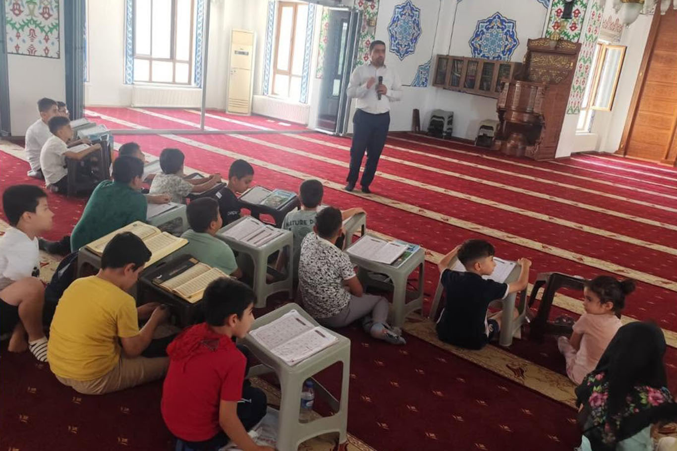 Yaz Kur'an kurslarında öğrencilere rehberlik seminerleri