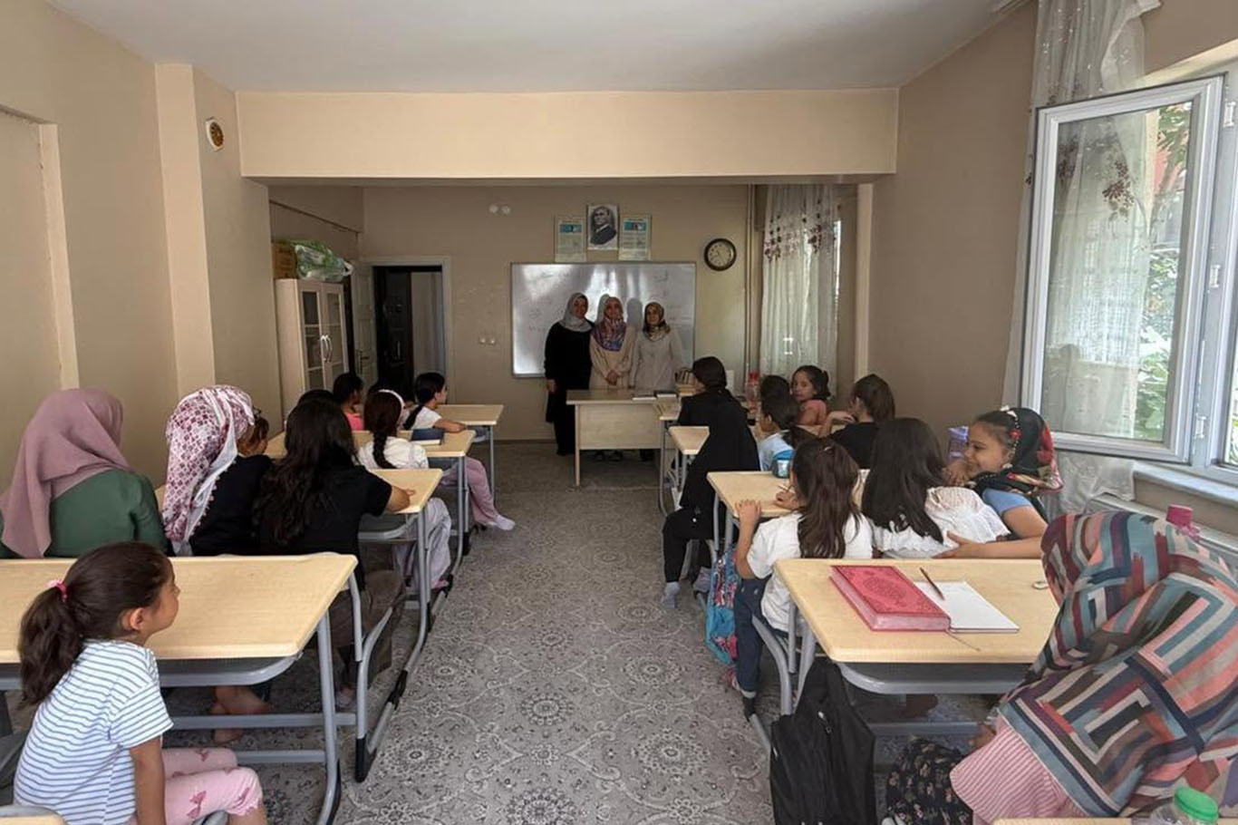 Yaz Kur'an kurslarında öğrencilere rehberlik seminerleri