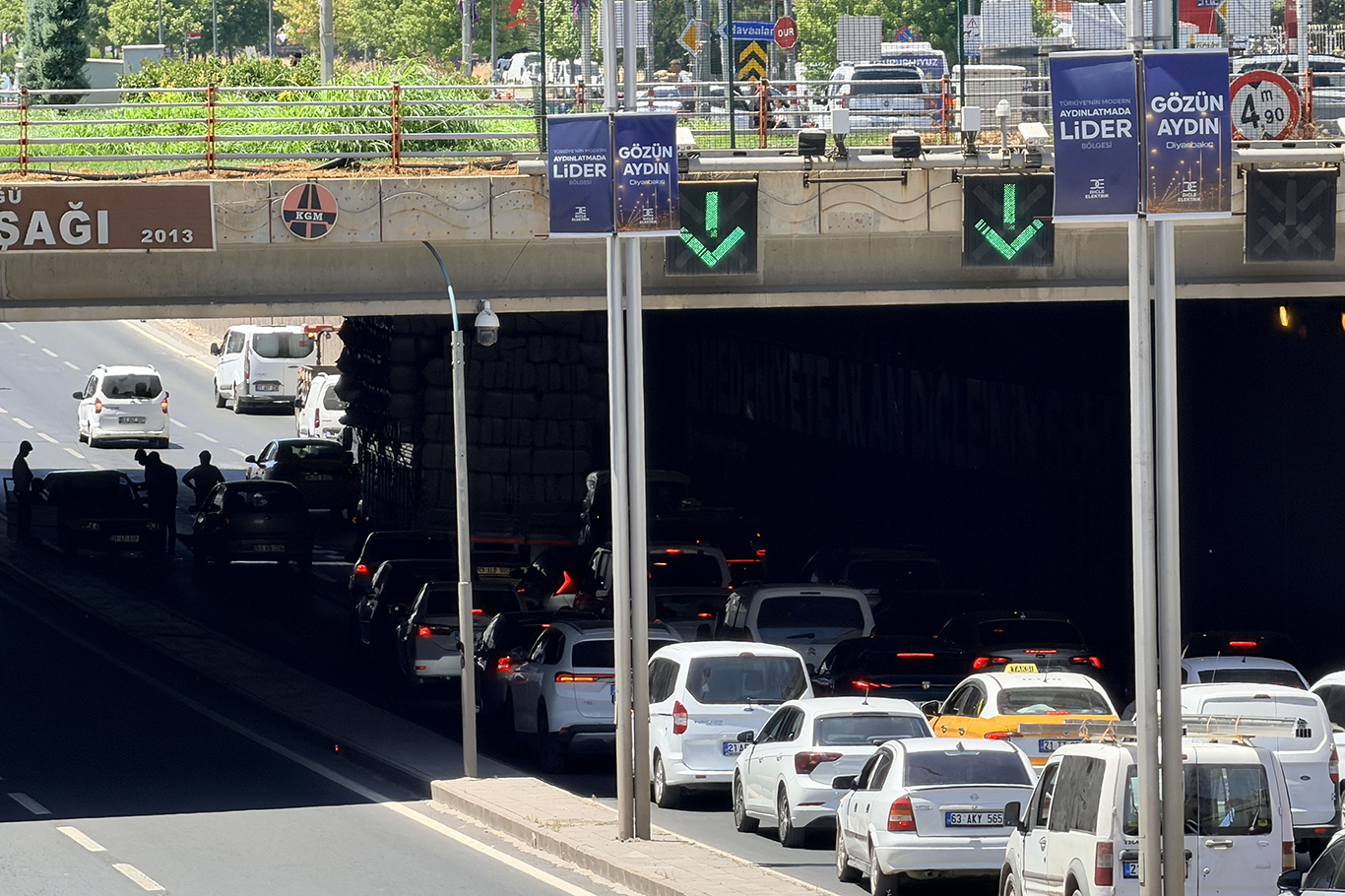 Diyarbakır'da zincirleme kaza: 2 yaralı