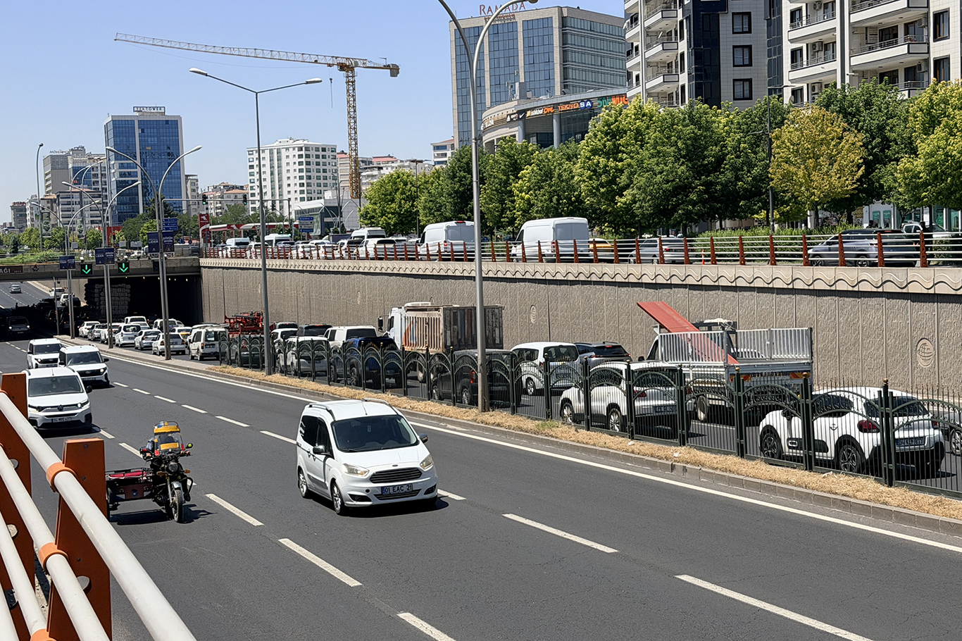 Diyarbakır'da zincirleme kaza: 2 yaralı