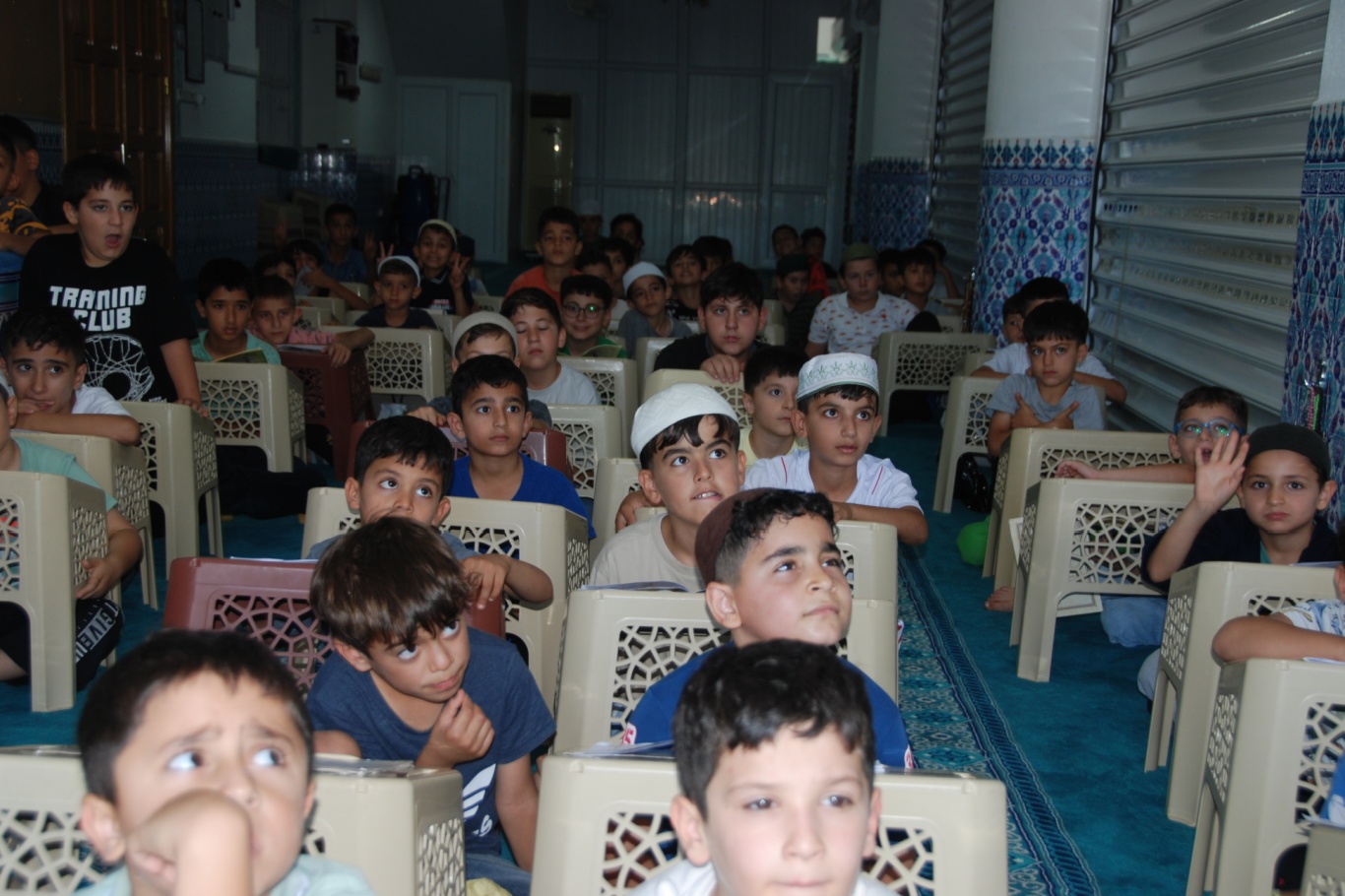 Yaz Kur'an kursundaki öğrenciler: Kur'an öğreniyor, arkadaşlık kuruyoruz