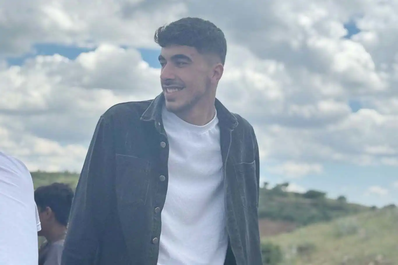 Serinlemek için girdiği çayda boğuldu