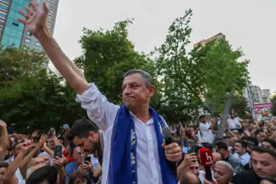 Ozgur Ozel û 90 parlementer ji CHPê derketin