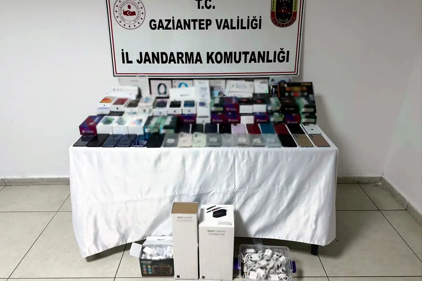 Gaziantep'te gümrük kaçağı elektronik ürün ele geçirildi