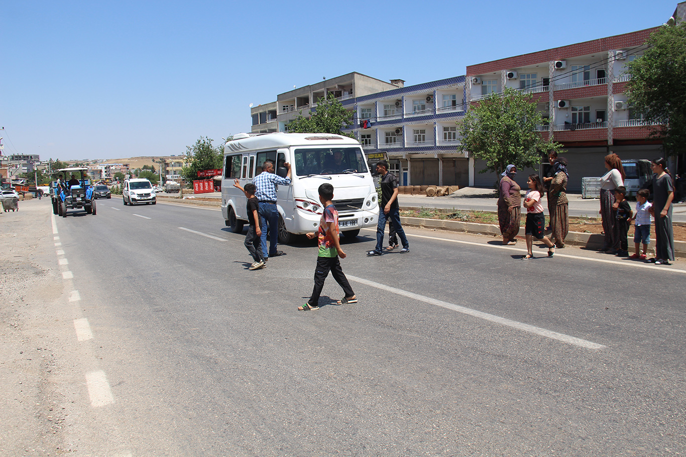 HÜDA PAR Sur İlçe Başkanı Akgül'den Çarıklı Mahallesi için üst geçit ve lise çağrısı