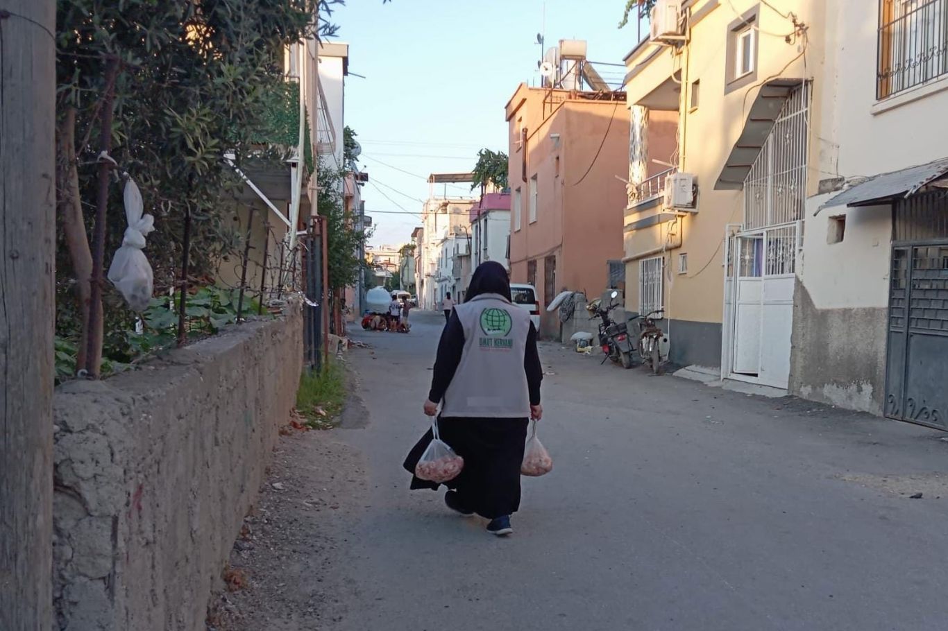 Tarsus Umut Kervanı'ndan ihtiyaç sahibi ailelere beyaz et desteği