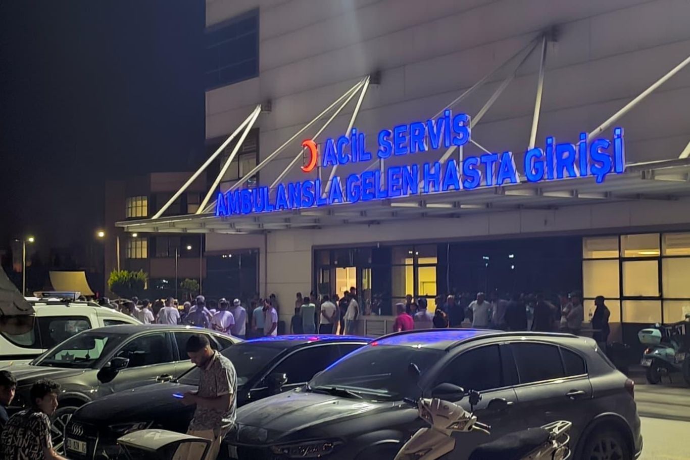 Mersin'de denize giren 3 kişi hayatını kaybetti, bir çocuk kayıp