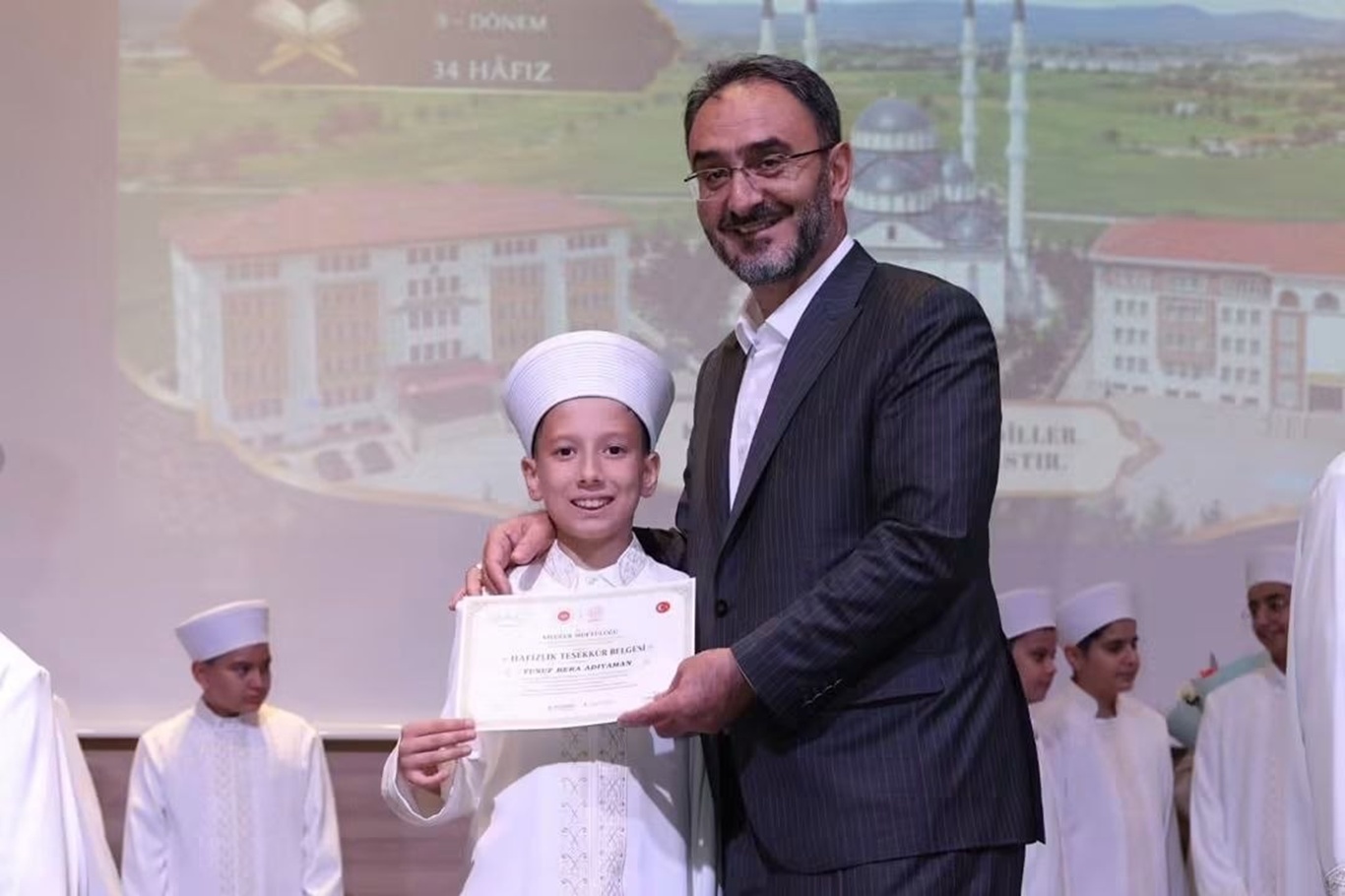 Bursa'da 34 hafız öğrenci için icazet programı düzenlendi