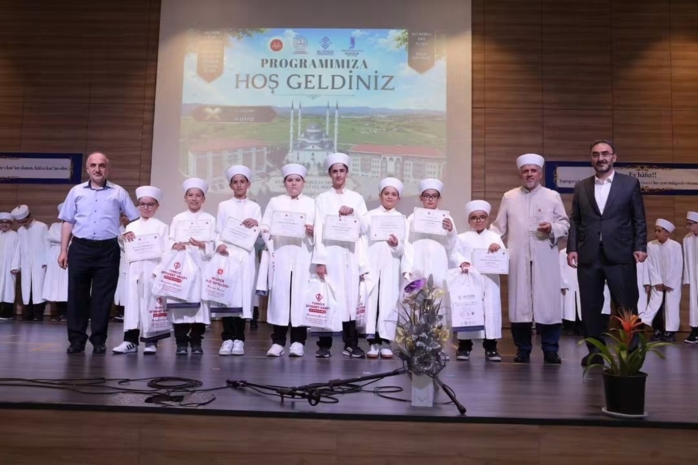 Bursa'da 34 hafız öğrenci için icazet programı düzenlendi
