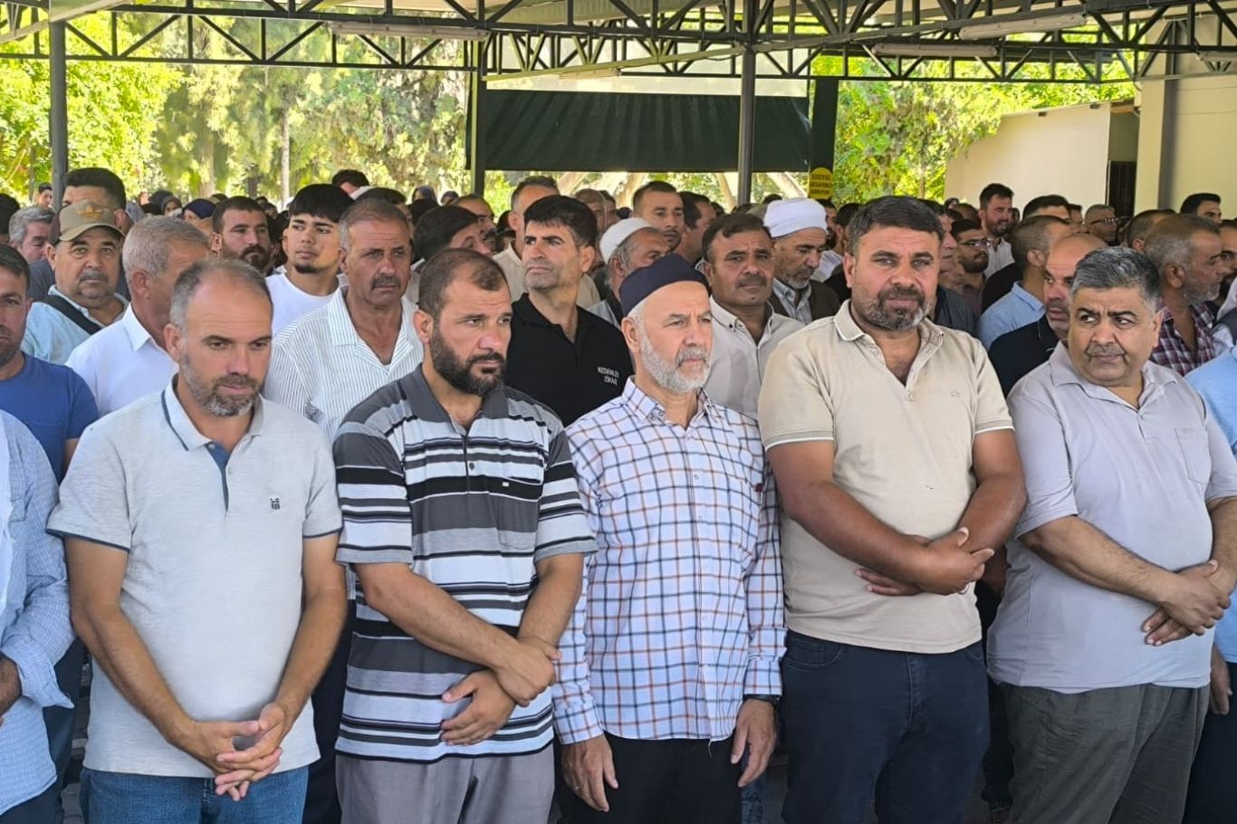 Tarsus'ta deniz faciasında hayatını kaybedenler son yolculuğuna uğurlandı