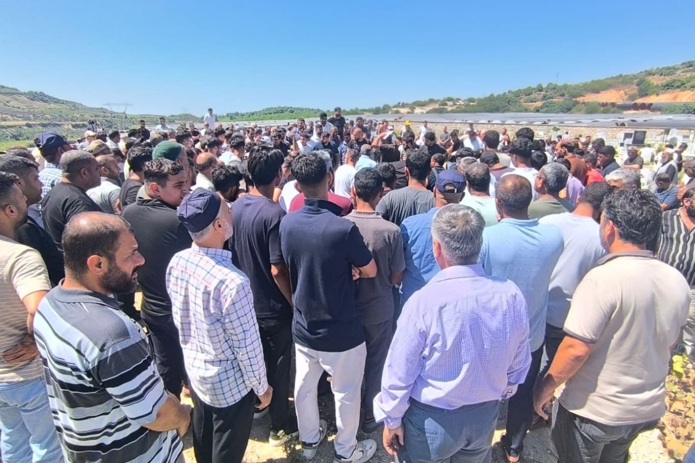 Tarsus'ta deniz faciasında hayatını kaybedenler son yolculuğuna uğurlandı