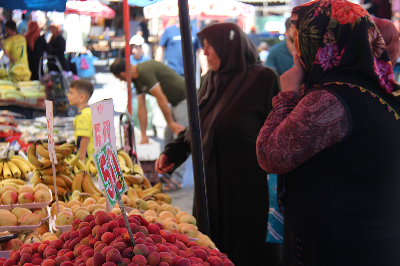 Semt pazarlarında yüksek fiyatlar vatandaşın bütçesini zorluyor