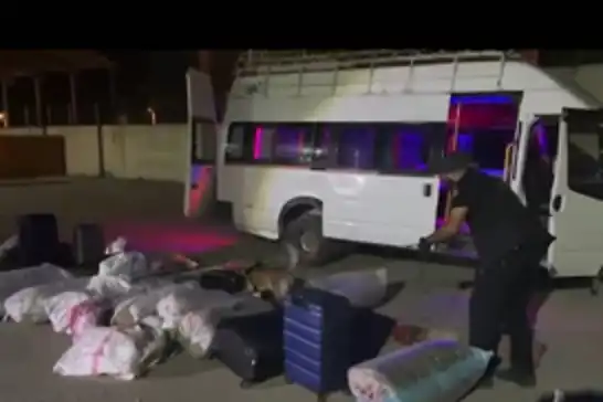 Bitlis'te durdurulan araçta 8 kilogram skunk ele geçirildi